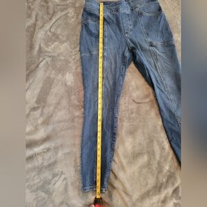 Duluth Women's Jean-Netics Pull-On Skinny Jeans Size 8 Short